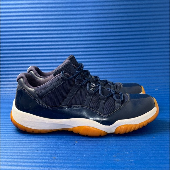 size 12 men's nike air jordan xi shoes